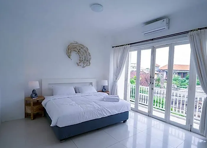 Sunrise Villa, Seaview. Gate Too Beachfront. 3*