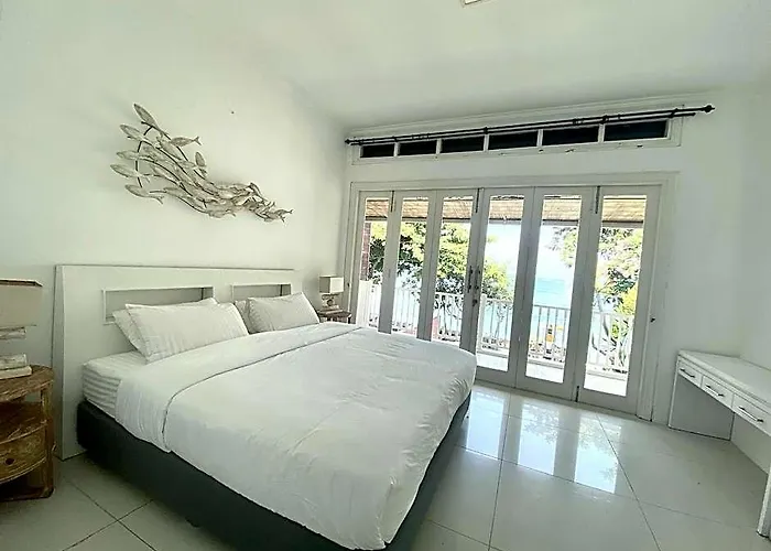 Sunrise Villa, Seaview. Gate Too Beachfront. 3*