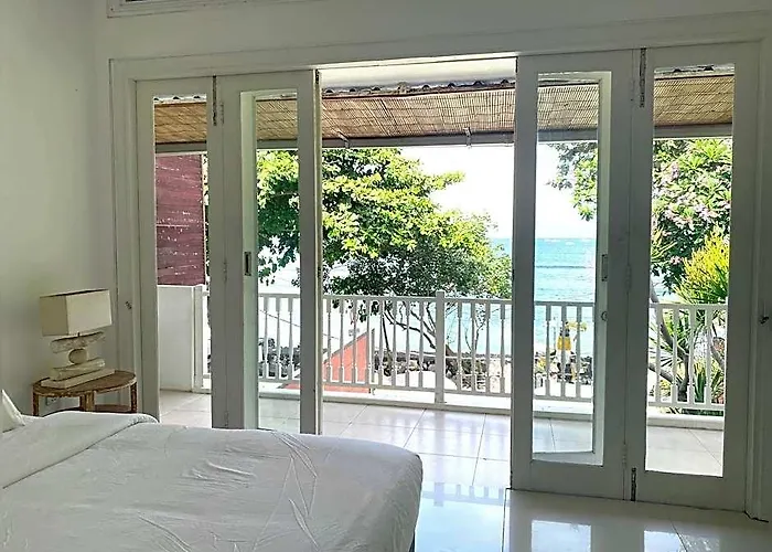 Sunrise Villa, Seaview. Gate Too Beachfront. 3*